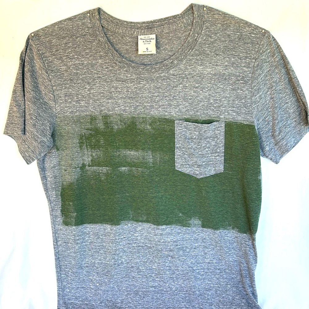 Abercrombie & Fitch Gently Worn Men’s Front Pocket Short Sleeve Tee -Men’s Small
